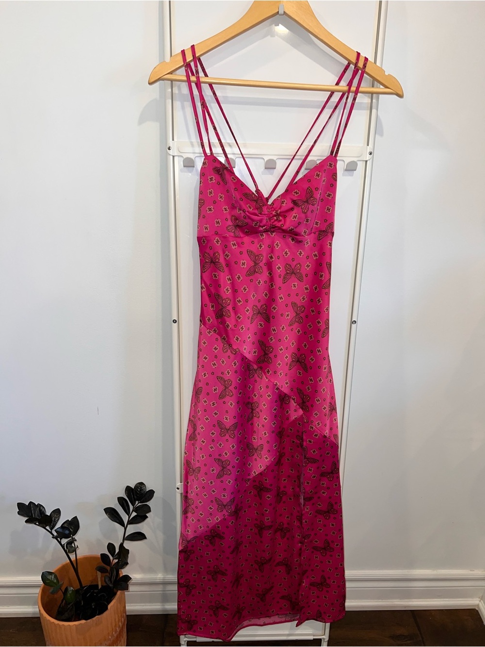 Urban Outfitters Pink Samira Satin Slip Dress NWT Small